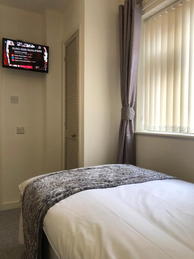 The Bell Hotel Newtown  Bagian luar foto