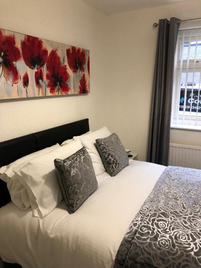 The Bell Hotel Newtown  Bagian luar foto